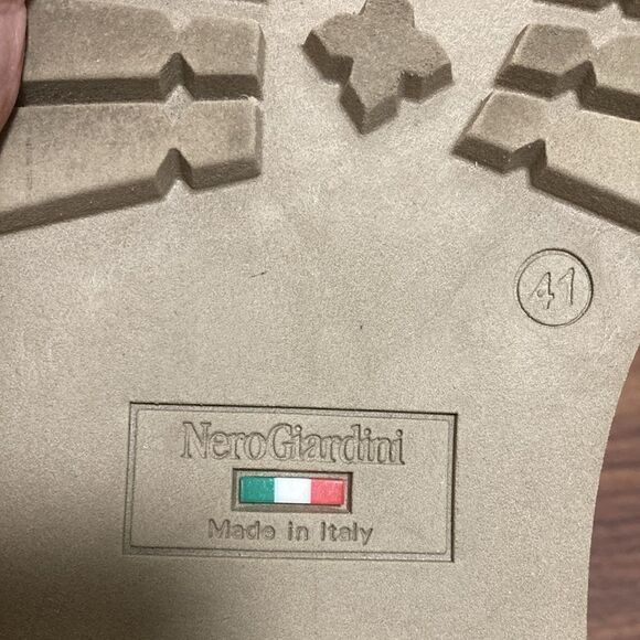 Nero Giardini Platform Loafer with Gold Chain in Malt Suede. Size EU41/US 11. - Picture 8 of 8